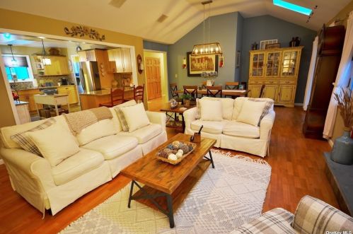 7 Picadilly Ct, Rock Hill NY  12775-6435 exterior