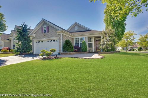 2 Marlow Dr, Jackson Twp, NJ 08527-4692