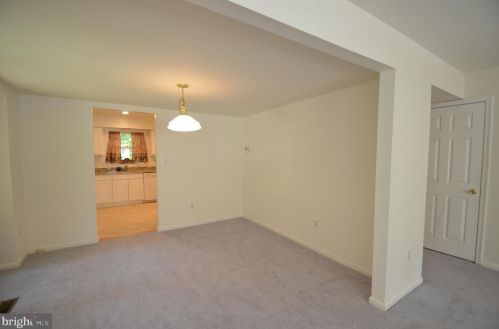 9006 Mulvaney Ct, Springfield VA  22152-2136 exterior