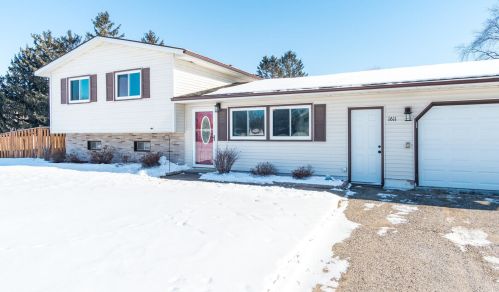 1611 Holley St, Holmen, WI 54636-9681