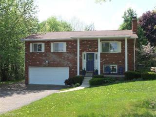 6371 Lake Cable Ave, Canton, OH 44718-1235
