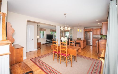 8 Evans Ave, Plaistow NH  03865-2909 exterior