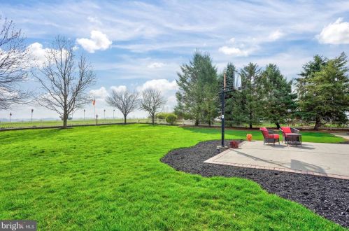 75 Maple Ave, Bareville PA  17540-9602 exterior