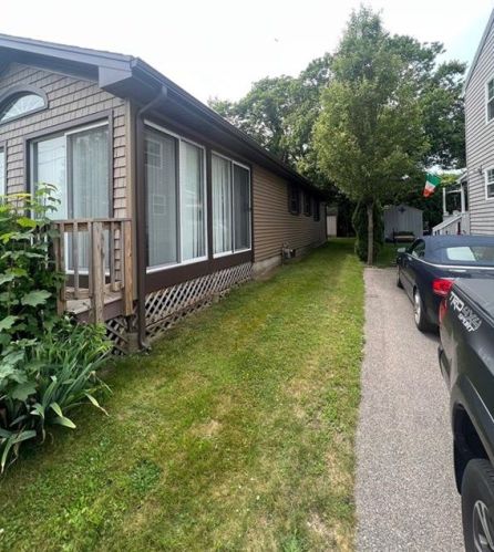 49 Frances Ave, South Kingstown, RI 02882-5142