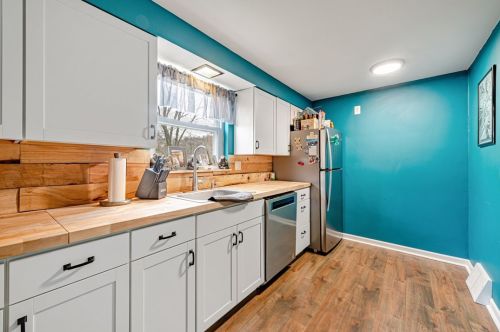 402 Cedar St, Jeannette PA  15644-2522 exterior