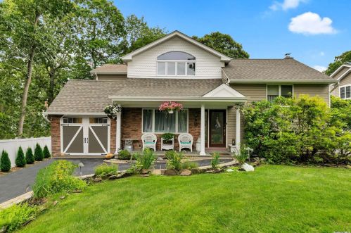 49 Crystal Beach Blvd, Moriches, NY 11955-1909