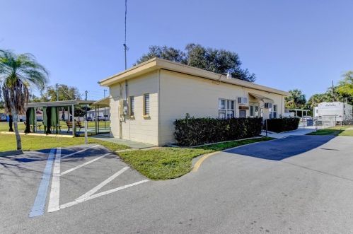 4752 66th Ln, Saint Petersburg FL  33709-2924 exterior