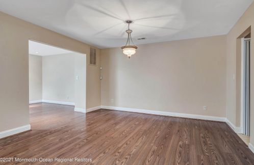 13 Jennings Ct, East Freehold NJ  07728-4320 exterior