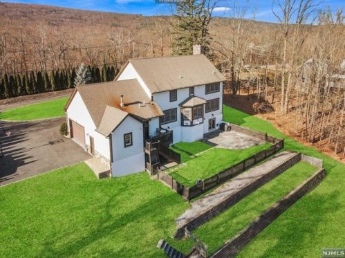 1994 Macopin Rd, West Milford NJ  07480-1932 exterior