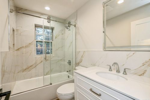 57 Bobwhite Ln, Hicksville NY  11801-4520 exterior