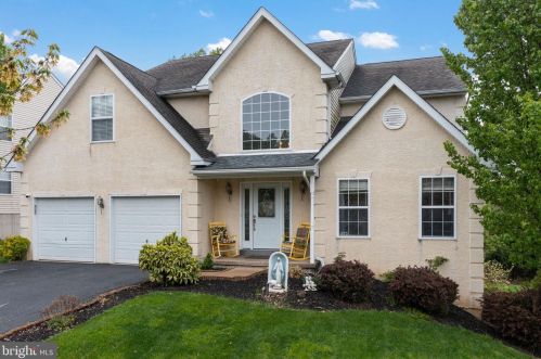 7160 Hearth Ln, Macungie, PA 18062-9242