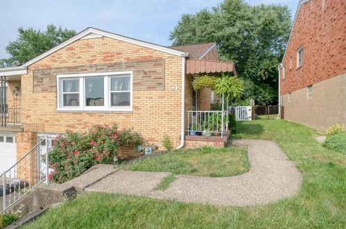 54 Greenbriar Dr, Pittsburgh, PA 15220-1815