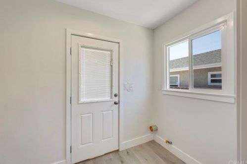 6128 Village Rd, Lakewood CA  90713-3131 exterior