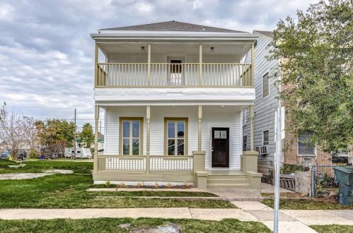 3508 Sealy St, Galveston, TX 77550-4029