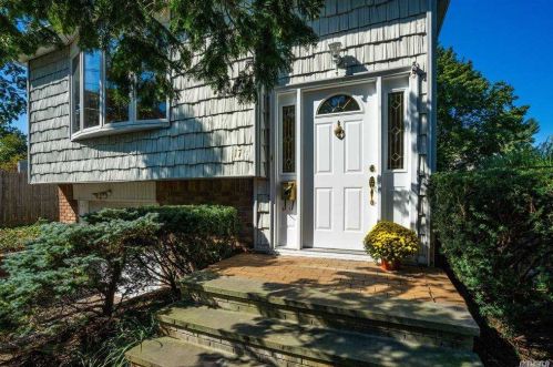 17 Reservoir Ave, Northport, NY 11768-2942