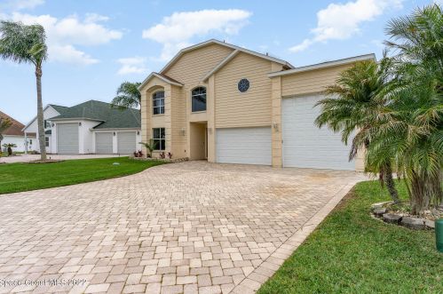 912 Grande Haven Dr, Titusville, FL 32780-2323