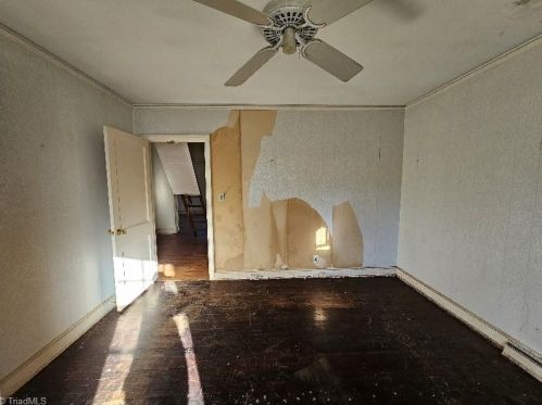 1521 Colonial Ave, Greensboro NC  27408-4907 exterior