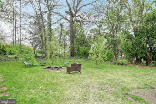 5001 Sunset Dr, Harrisburg PA  17112-2168 exterior