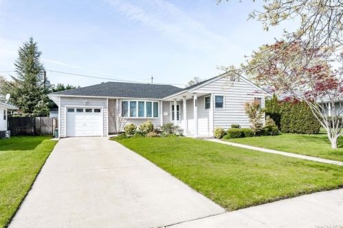 2169 Jeffrey Dr, North Bellmore, NY 11710-1547