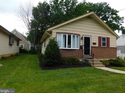 664 Hutchinson Ter, Holmes, PA 19043-1020