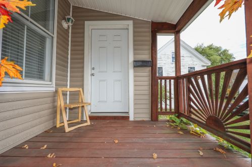 5 Gerry Ave, Newmarket NH  03857-1901 exterior