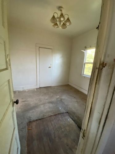 406 West Ave, Turlock CA  95380-5364 exterior
