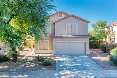 1320 Palomino Creek Dr, Gilbert, AZ 85296-4315