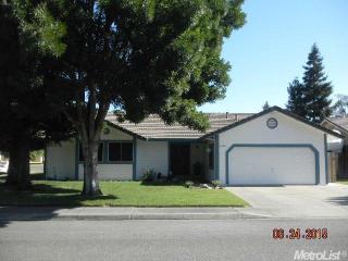 12101 Cherry Dr, Waterford, CA 95386-9468