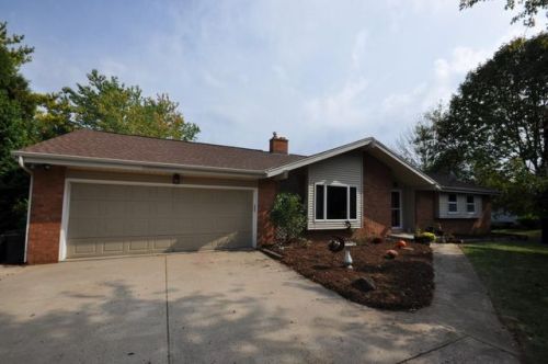 4464 Magna Vista Dr, Jackson, WI 53037-9751