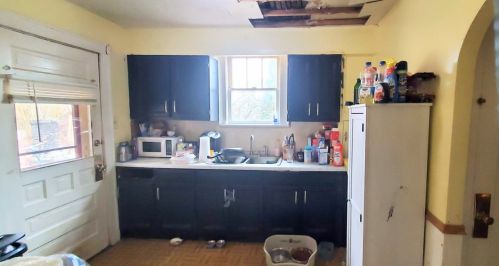 1403 Neshannock Blvd, New Castle PA  16105-2410 exterior