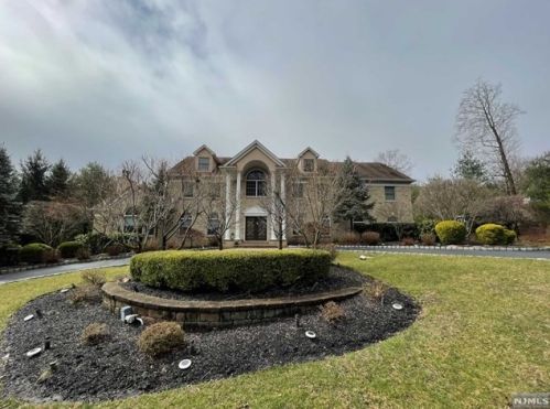 32 Crescent Dr, Skyline Lakes NJ  07456-1109 exterior