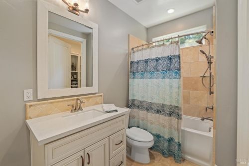 2054 Zinfandel Ct, Vacaville CA  95688-2829 exterior