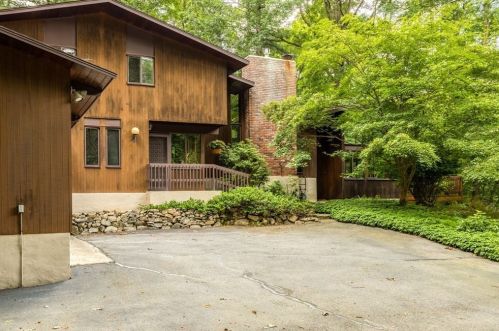 21 Burning Bush Dr, Boxford, MA 01921-2701