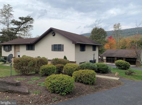 807 Crescent Ave, Moselem, PA 19526-1420
