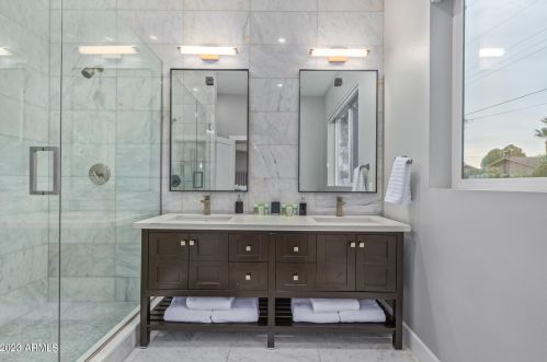 8620 Plz Ave, Scottsdale AZ 85250-6710 exterior