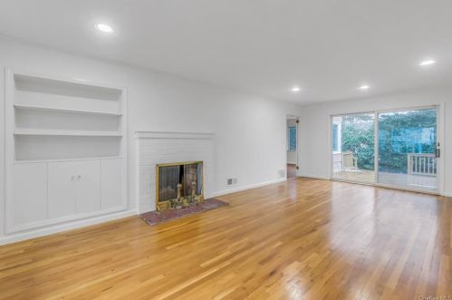 59 Ernest Dr, Scarsdale, NY 10583-6742