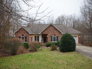118 Jenny Lind Dr, Hendersonville, NC 28791-1315