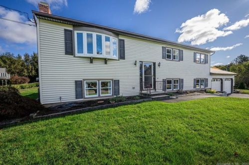 44 Carriage Dr, North Haven, CT 06473-1505