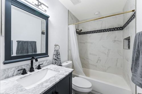 247 Stanhope Cir, Naples FL 34104-0810 exterior