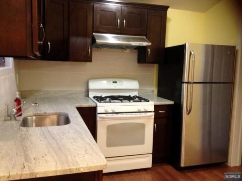 585 Barnett Pl, Ridgewood NJ  07450-1601 exterior