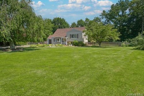 7 Thomas Pl, Valhalla, NY 10595-1629