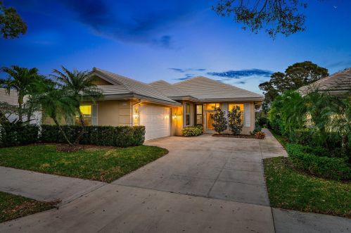 1025 Bedford Ave, West Palm Beach, FL 33403-1122