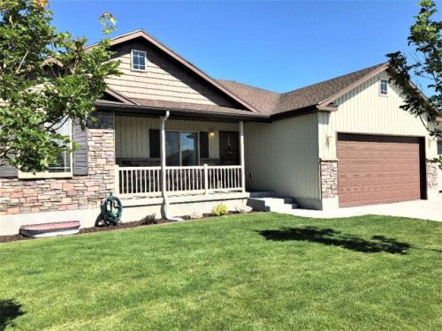 341 Oaktrail Dr, Rexburg, ID 83440-2575