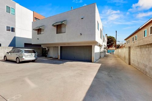 5743 Klump Ave, North Hollywood CA  91606-3619 exterior