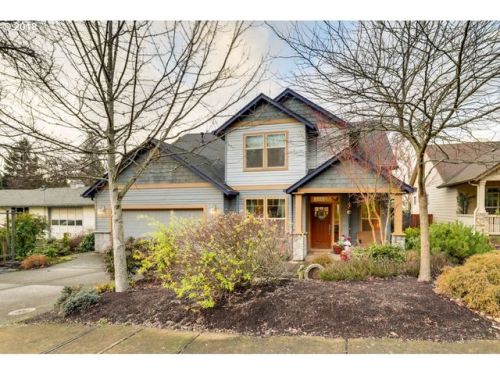 409 Adams Ave, Silverton, OR 97381-2305