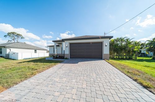 2709 4th Ter, Cape Coral, FL 33991-1126
