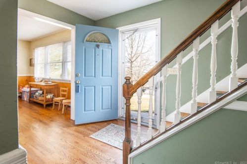 22 Governors Ln, Bethel, CT 06801-2733