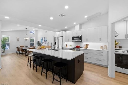 10461 Regent Cir, Naples FL  34109-1571 exterior