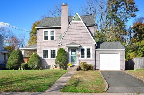 37 Tanner St, Manchester, CT 06042-3262