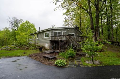 425 Hill St, Mahopac, NY 10541-2790
